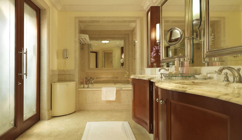 Luxury Ocean Room Bathroom